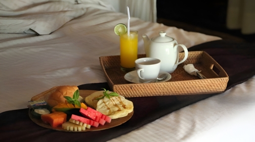 romantic dinner setup for couples in Ooty